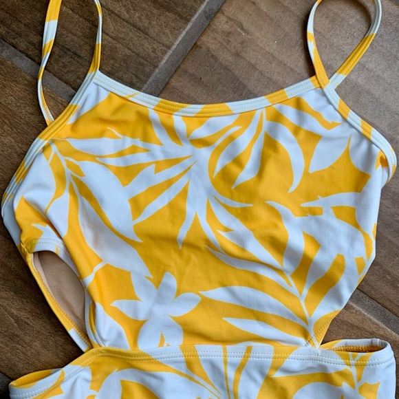 NWOT Old Navy Girls Swimsuit - Picture 2 of 6